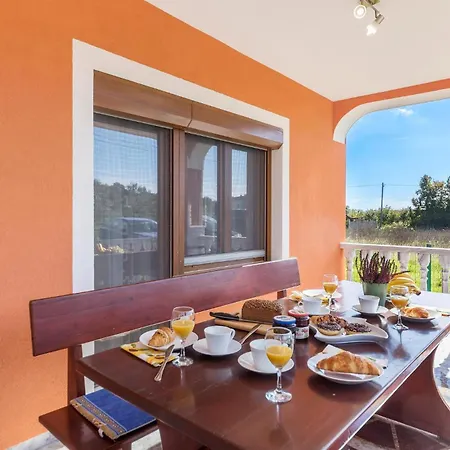 Apartment Beautiful In With Wifi Pula
